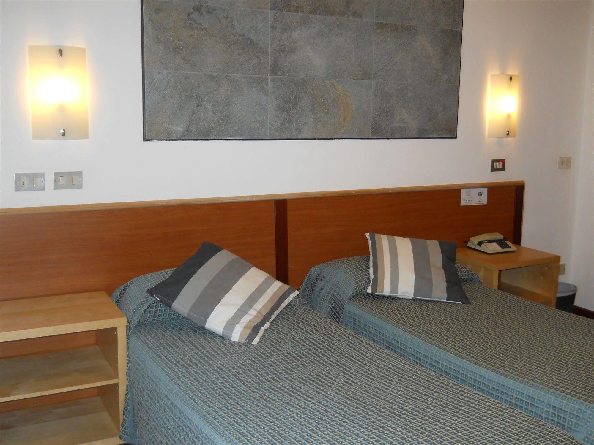 Hotel Il Rustichello Lonato del Garda Exterior foto